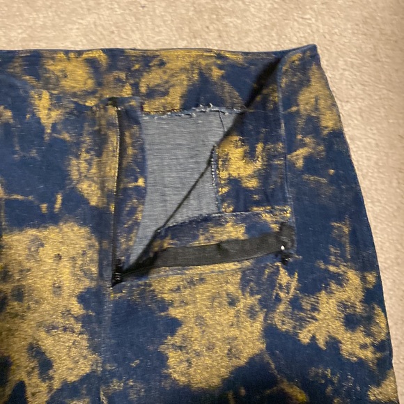 Stretch dark denim and gold dust cropped zip front jeans size medium - Picture 2 of 8